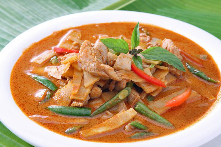 Lil Hiel Natura Red Curry kip met bamboe (video) | Thailandblog